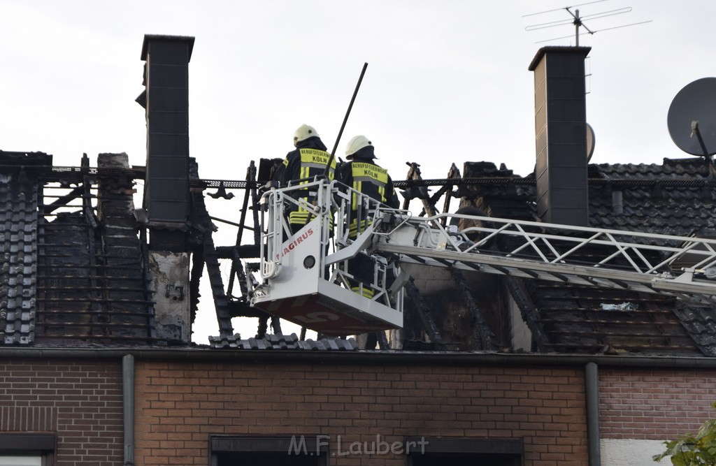 Feuer 2 Vollbrand Reihenhaus Roggendorf Berrischstr P057.JPG - Miklos Laubert